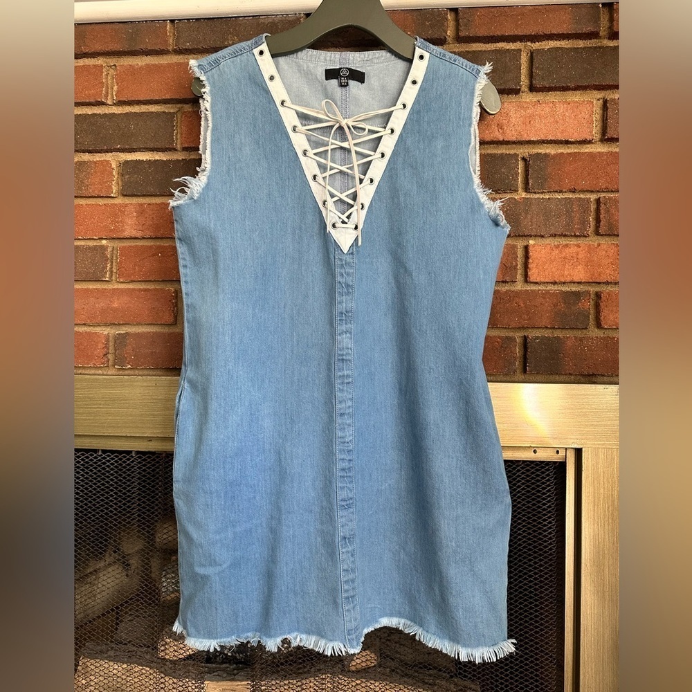 🛍️ Missguided sleeveless dress. Great condition.
